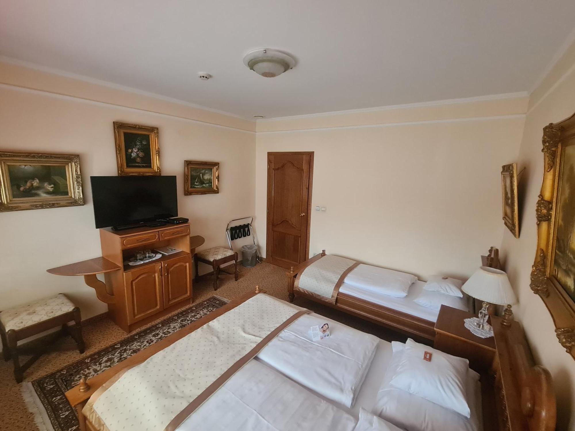 Hotel Grande Целе Экстерьер фото