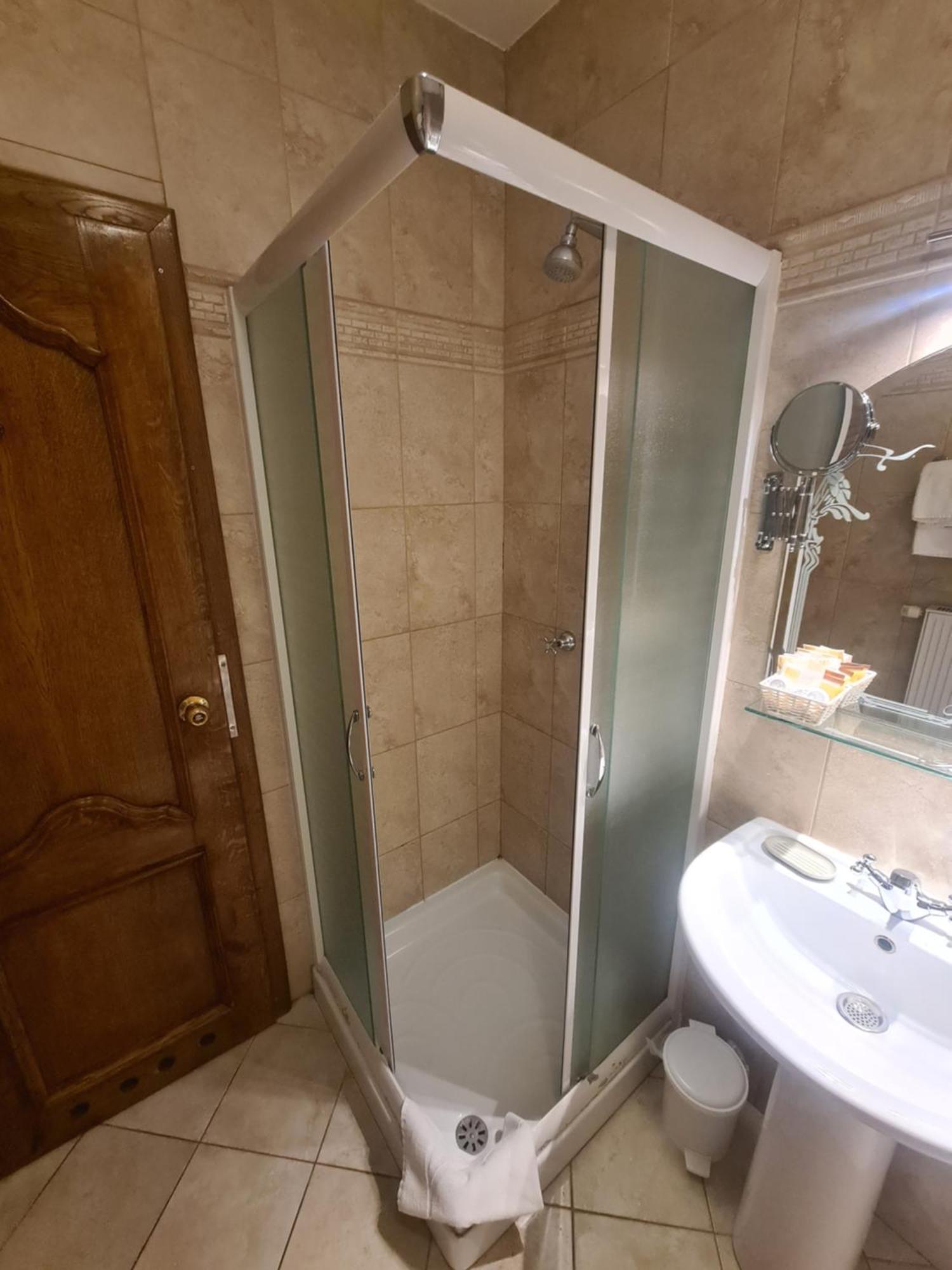 Hotel Grande Целе Номер фото