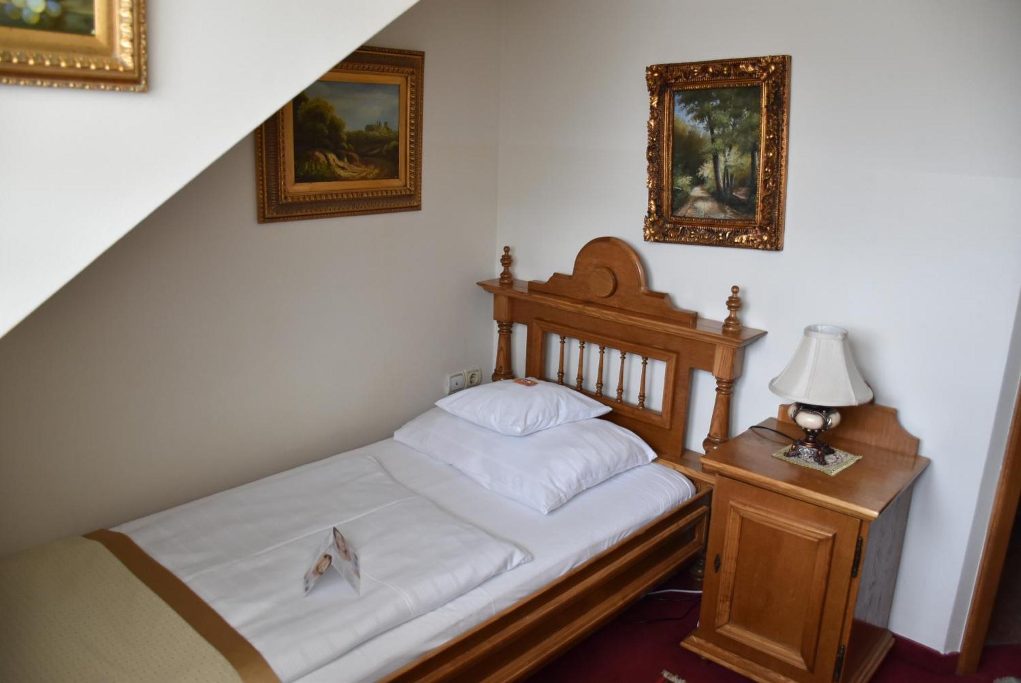 Hotel Grande Целе Номер фото