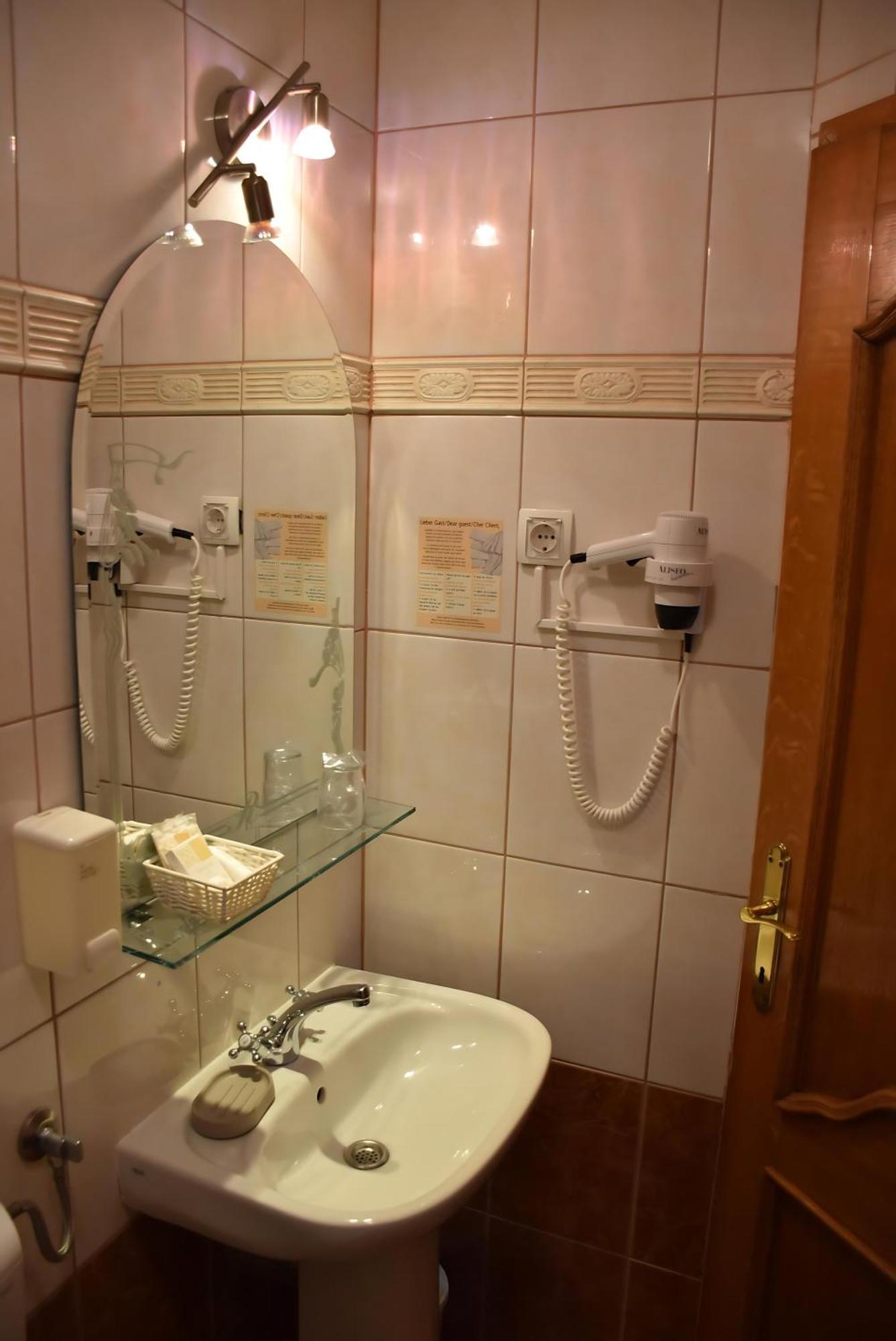 Hotel Grande Целе Номер фото