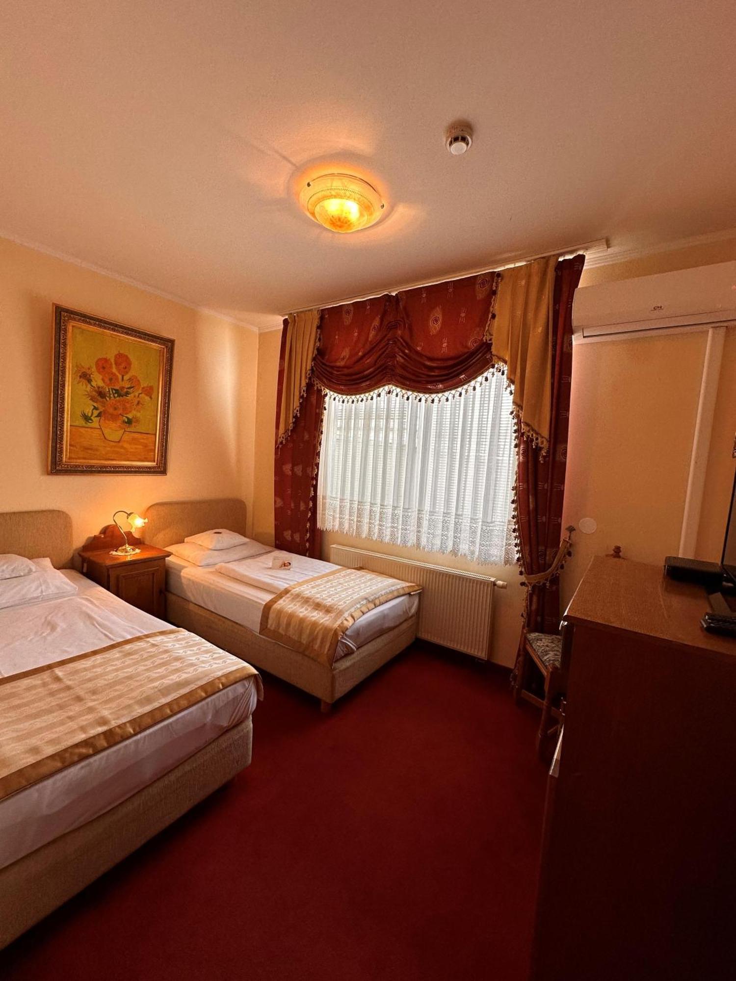 Hotel Grande Целе Экстерьер фото