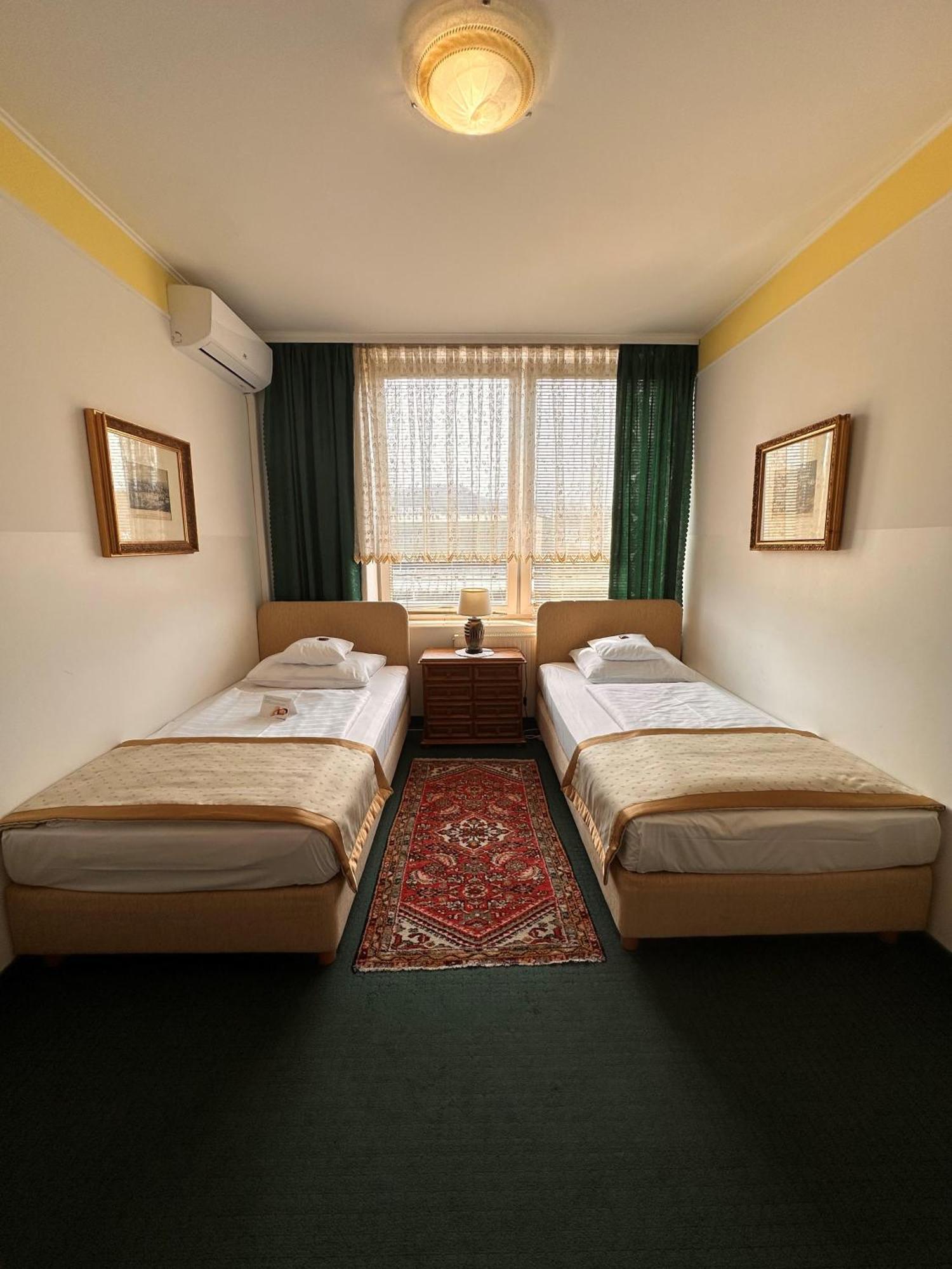 Hotel Grande Целе Экстерьер фото
