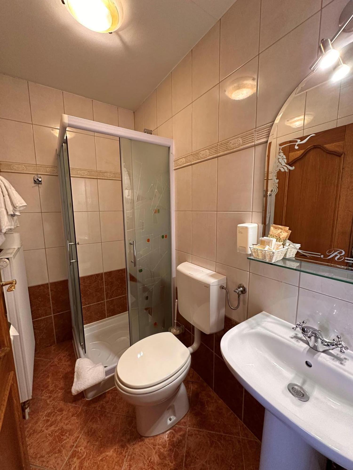Hotel Grande Целе Экстерьер фото