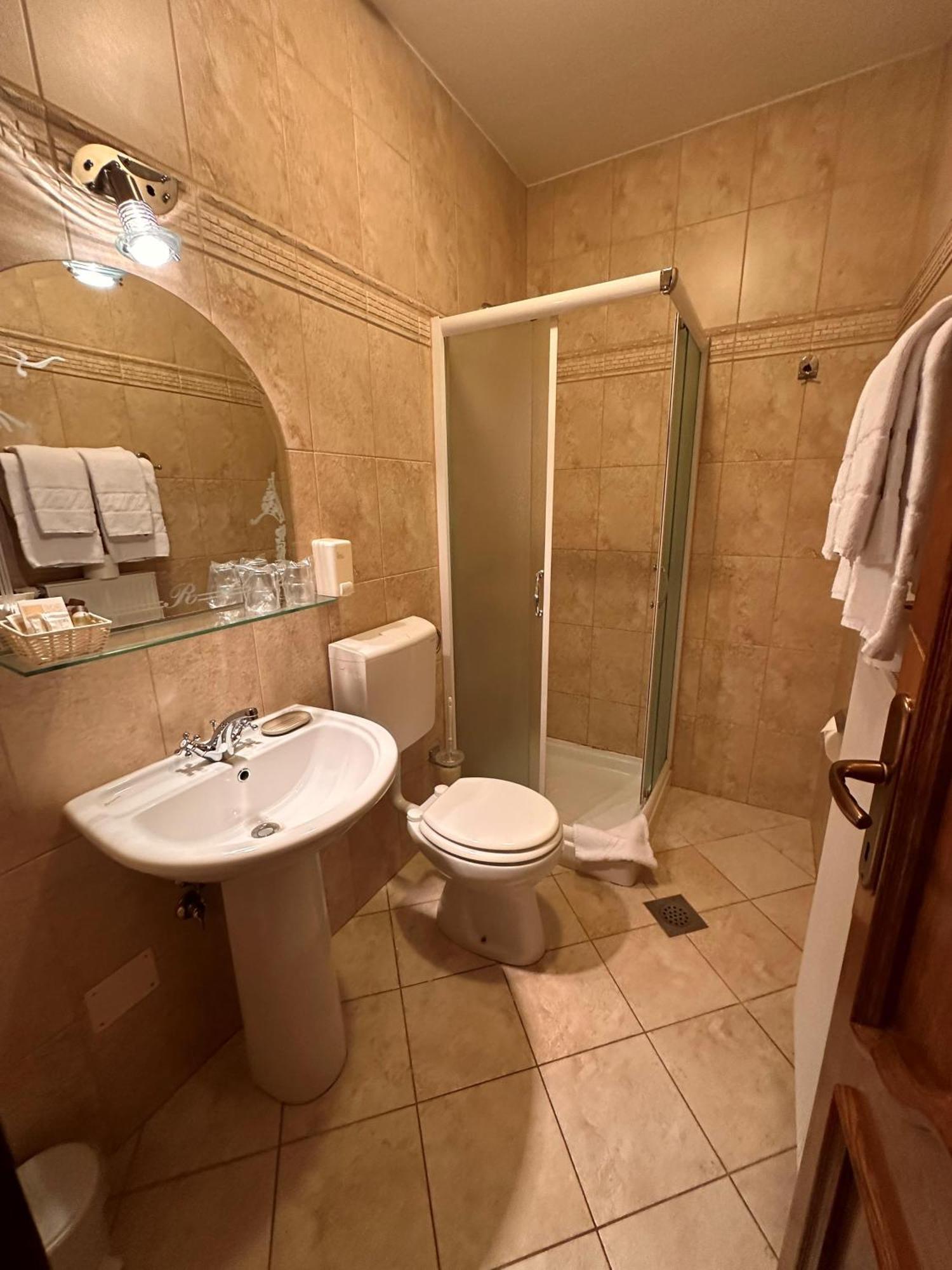 Hotel Grande Целе Экстерьер фото