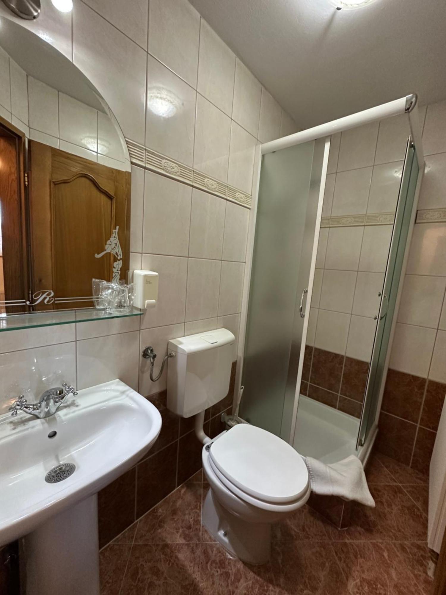 Hotel Grande Целе Экстерьер фото