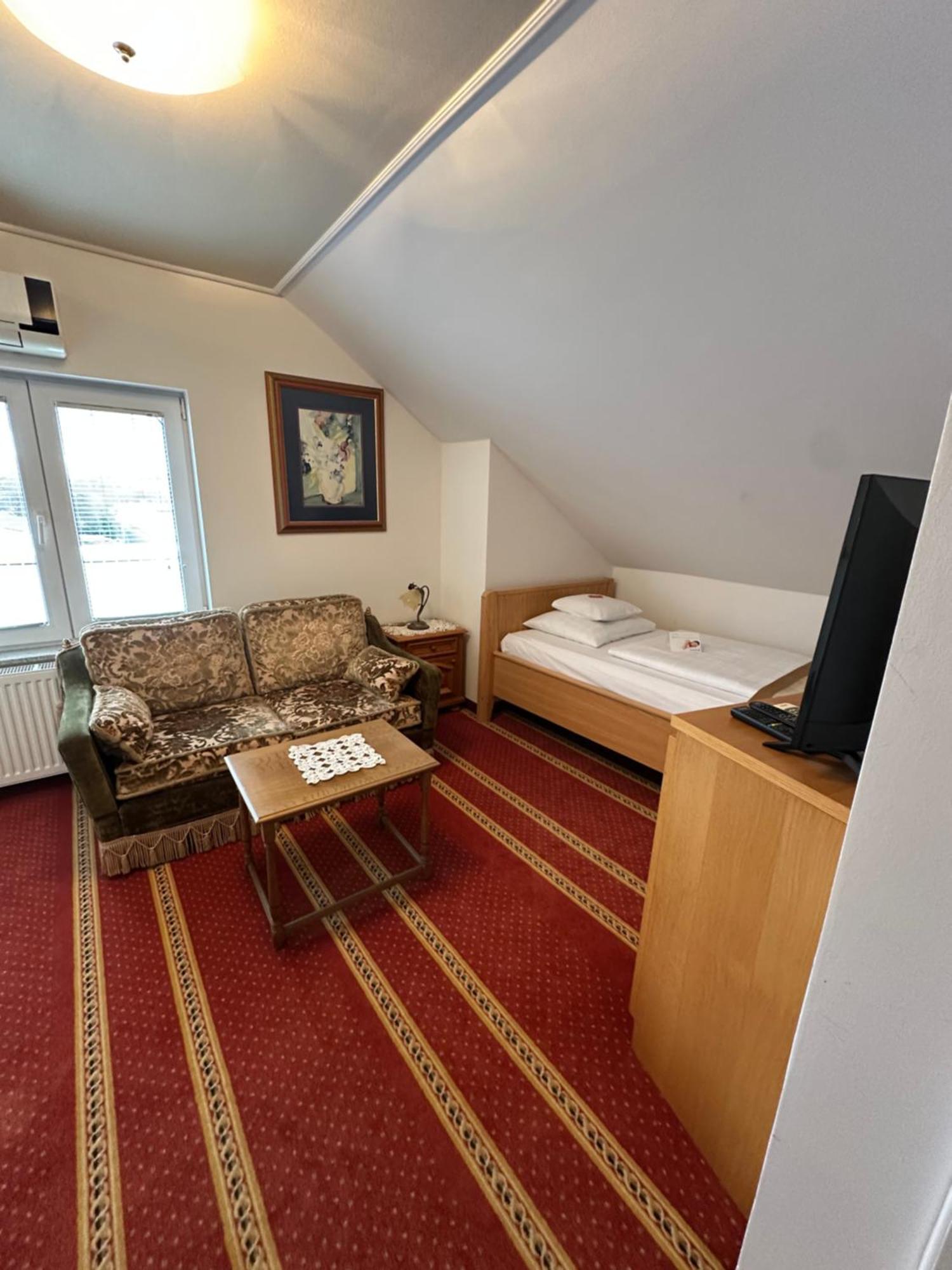 Hotel Grande Целе Экстерьер фото